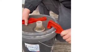 Renomax Portable Plastic Gallon Barrel Opener Bucket Wrench Latex Paint oil Barrel Open Barrel Opening Paint Can Opener