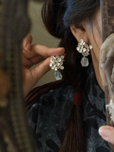 Summer Floral Earrings Womens Retro High-End Sensation Small Audience Design Sense S925 Silver Needle New Trending Fashion Jewelry