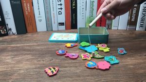 Bộ Câu Cá Sinh Vật Biển Nam Châm Bằng Gỗ 15 Chi Tiết Có Hộp Đựng - Giáo Cụ Montessori cho trẻ (bé từ 1-3 tuổi)