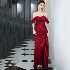 ชุดราตรีผ้าซาตินอะซิเตทสีแดงใหม่สำหรับเจ้าสาว ชุดเสื้อคลุมเช้า ชุดราตรี เสื้อผ้าสำหรับรับประทานอาหารในงานแต่งงาน กระโปรงทรงเอ
