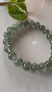 Vòng Tay Nữ Đá Thạch Anh Tóc Xanh Tự Nhiên 9li 9mm đẹp màu xanh nhẹ tươi hợp nữ Mạng Thủy mạng Mộc mạng Hỏa đeo có 900k ạ