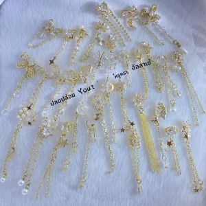 จี้เล็บหรูหรา 4 ชิ้น รูปดาว พระจันทร์ มุก ประดับเพชรซิรคอน 3 มิติ ทำจากโลหะผสม พร้อมพู่ห้อย สำหรับตกแต่งเล็บ