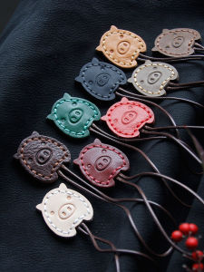 Handmade Top Layer Cowhide Car Keychains Pig Shape Couple Keyholders Mobile Phone Accessories Automotive Interior Decorations