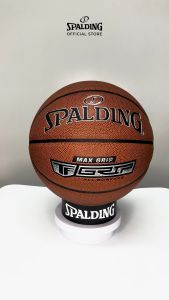 [Spalding ของแท้ 100%] รุ่น MAX GRIP สินค้าใหม่ ลูกบาสเกตบอล หนังPU เบอร์ 7 แถมฟรีที่สูบลม