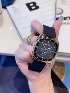 2025นาฬิกาใหม่สำหรับผู้หญิงสไตล์ฮ่องกงดูดีนักเรียนวัยรุ่นมัธยมต้นสไตล์เย็นเฉพาะผู้หญิง