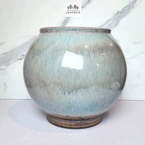 The Leaferie Aether plant pots (2 Colours) flowerpot . flowerpots . flower pot . planter . planters . Ceramic