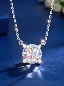 East Beauty | Moissanite Pendant 2 Carat