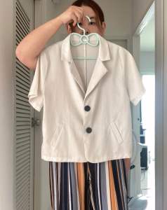 เสื้อเบรเซอร์แขนสั้นลำลองผ้าพริ้วทิ้งตัว s m ใส่ได้ค่ะ