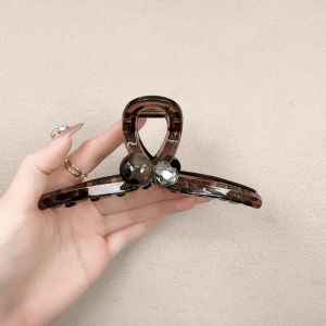 กิ๊บติดผมรูปฉลามประดับเพชรเทียมและมุกสำหรับผู้หญิง กิ๊บติดผมสไตล์เกาหลี ทรงเรียบง่าย สไตล์วินเทจ ประดับผมแบบทันสมัย ​​อุปกรณ์ตกแต่งผม