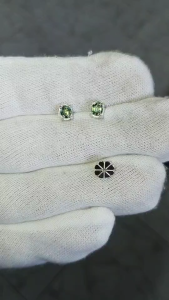 T63ต่างหูเงินแท้พลอยเขียวส่องเผาเก่าพร้อมส่ง