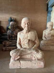 หลวงปู่ทวดเหยียบทะเลน้ำจืดหน้าตัก 5 นิ้วเขย่าแล้วมีเสียงกิ่งเนื้อผงแตกลายงา