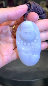 burmajadeite from myamar laughing Buddha#jade #翡翠 福气+肚量大 笑容灿烂 弥勒笑佛玉牌吊坠 背面元宝带财💰 白底玉翡翠💯 玉牌高: 5.6cm 宽: 3cm 厚度: 1cm 重: 39g 📍Johor Bahru 区可自行取货或邮寄服务