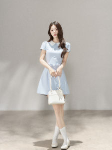 Wildberry | Đầm Mini Cinching eo Quyến Rũ