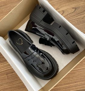 Thick-Soled Black Womens Shoes 2024 Spring New Retro British Style Versatile Height Increasing Casual Loafers with Round Head and Deep Mouth