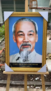 Tranh chân dung Bác Hồ chủ tịch nước Hồ Chí Minh kính yêu chất liệu in gỗ tráng gương đóng khung vàng cổ điển