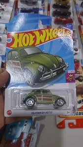 Volkswagen Beetle toy car green classic car collectible Hot Wheels