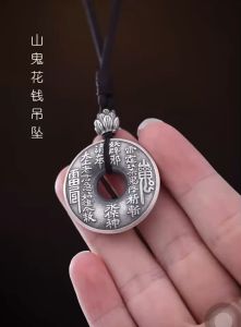 新款山鬼花钱八卦牌吊坠男女潮款复古铜钱项链莲花平安扣挂坠饰品 New Shangui Huahua Bagua Brand Pendant Mens and Womens Fashion Retro Copper Coin Necklace Lotus Peace Buckle Pendant Ornament