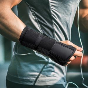 1 Pcs Wrist Brace Carpal Tunnel Adjustbale Wrist Support and Metal Splint Stabilizer Night Sleeep Hand Brace for Pain Relief