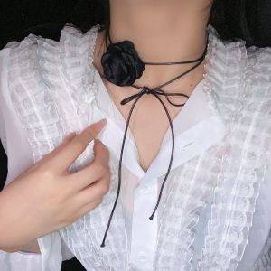 สร้อยคอจี้ดอกไม้ชานางฟ้าสไตล์ฝรั่งเศส สร้อยคอจี้ดอกไม้สีดำและขาว สร้อยคอจี้แบบอเนกประสงค์ โซ่ไหม จี้โลหะผสม จี้โลหะผสม