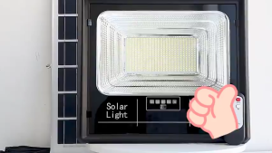 CANADIAN BEARS ซื้อ1แถม1 ไฟโซล่าเซลล์ แสงวอร์ม/แสงขาว 8000W solar light IP67กันน้ำ โซล่าเซลล์ไฟโซล่าเซล โซล่าเซลล์ไลท์ โคมไฟแผงโซล่าเซลล์ 360° ระบบจ่ายไฟ จอแสดงผลการชาร์จ รับประกันคุณภาพ 30 ปี