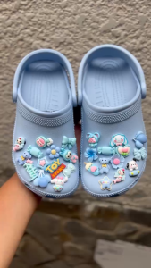 Dép sục Cross Clog Classic quai ngang nam và nữ cá tính siêu nhẹ đi mưa đi nắng thoải mái chống trơn trượt có nhiều lỗ thoát hơi thông thoáng tặng kèm 10 jitbitz và Vớ- có hình thật và video tự quay