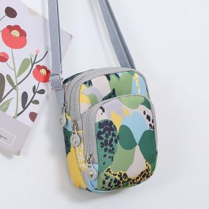 กระเป๋าผ้าใบพิมพ์ลายแฟชั่นสำหรับผู้หญิง กระเป๋าสะพายข้างแบบสะพายข้างขนาดเล็ก กระเป๋าใส่เหรียญ กระเป๋าใส่กุญแจ กระเป๋าสะพายไหล่ข้างเดียว