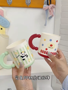 Cốc Nhựa Đánh Răng Uống Nước Hoạt Hình Tay Cầm 3D Dễ Thương 480ml LILA COC3M26