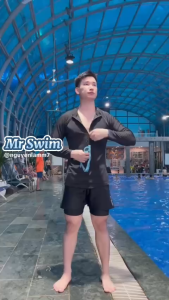 Đồ bơi nam áo tay dà &i tay ngắn có khóa kéo màu đen quần 2 lớp kiểu dáng thể thao đi biển phong cách trẻ trung
