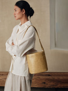 AVALEA | First Layer Vegetable Tanned Leather Vintage Shoulder Bag