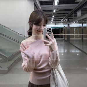 CHANGTONG | Korean Gentle Style Off-Shoulder Sweater and Leisure Pants Suit