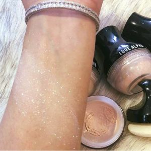 phấn phủ kiềm dầu nhũ bắt sáng alpha love