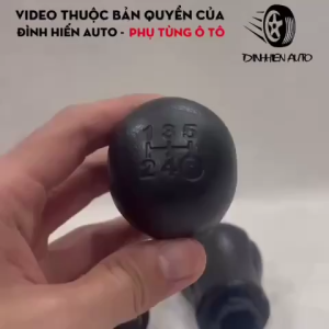 Củ nắm cần số xe Innova Fortuner Hilux 5 số 6 số màu đen giúp tài xế thực hiện chế độ lái