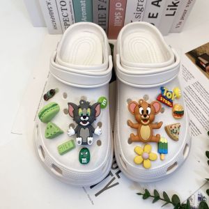 Tom and Jerry Shoes Charms Shoe Accessories 3D Cute Cartoon Cat and Mouse Detachable DIY Resin Shoe Floral Buckle for Hole Rubber Clogs