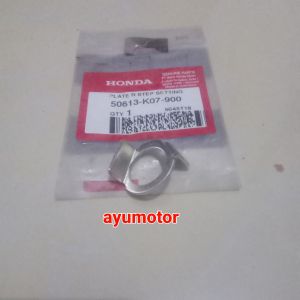 plate step setting plat dudukan step depan kanan blade 110 k07a blade 110 s k07j supra x 125 f1 new original honda 50613K07900