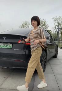 Áo Thun Tay Ngắn Sọc Thiết Kế Thời Trang Gọn Gàng