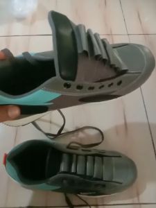 Sepatu Sneaker Pria & Wanita Keren Murah