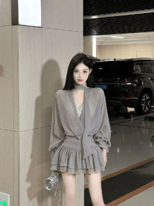 Pure Desire เสื้อชั้นในแขนยาวคอวีผูกโบว์สำหรับผู้หญิง ดีไซน์ฤดูหนาว กระโปรงทรงเอเข้ารูปเอวสูง กระโปรงสั้นสำหรับผู้หญิง