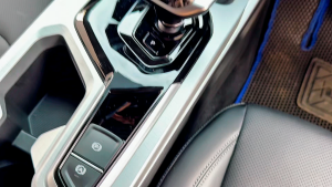 [BAIRONG]Proton S70(SS11) 2023-Present Carbon Trim/Glossy Black Gear Shift Knob Protector Cover Automotive Interior