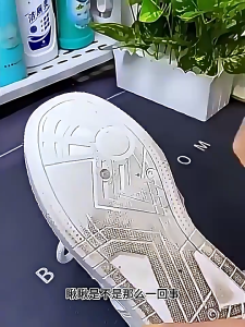 Small white shoes cleaning agent 小白鞋清洗剂 免水洗 一刷即净 no water washing clean dirt yellow and white foam cleaner