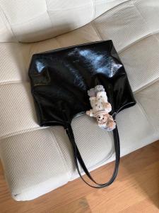 กระเป๋าสะพายไหล่ทรงสี่เหลี่ยมจัตุรัสสำหรับผู้หญิง ความจุขนาดใหญ่ กระเป๋าถือแบบพกพา กระเป๋าสะพายข้างใต้วงแขน กระเป๋าใส่ของใช้สำหรับเด็ก