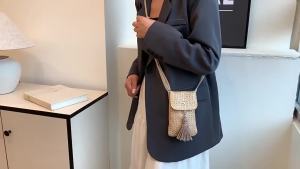 Beachside Mobile Phone Bag and Coin Tassel Woven Womens Mini Shoulder Crossbody Bag Very Suitable for Daily Travel Shoppin