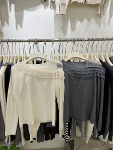 เสื้อสเวตเตอร์ถักคอวีแขนยาวผ้าขนสัตว์เนื้อนุ่มสไตล์ฝรั่งเศส ทรงสลิมฟิต ทรงเข้ารูป เสื้อชั้นในแฟชั่นสำหรับผู้หญิง