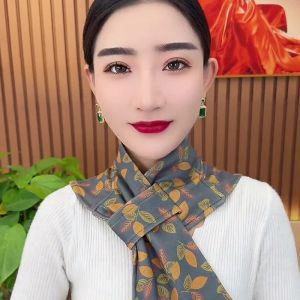 Warm Velvet Scarf Neck Protector Windproof Versatile Scarf for Women with Pocket Suitable for Air Conditioned Room