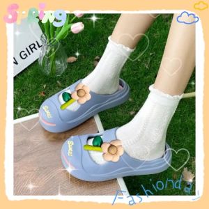 Lishops รุ่นใหม่ สวมปิดหัวเท้า พร้อมตัวติดดอกไม้ รองเท้าพื้นนุ่ม สบายห้าม ปลอดภัย 🛒