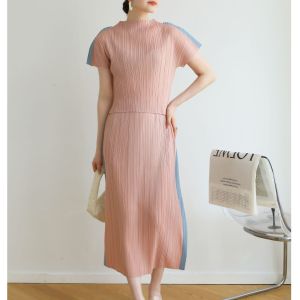 Miyake ชุดอัดพลีท2025คุณภาพระดับเคาน์เตอร์เซ็ตเสื้อยืดและกระโปรงลำลองดีไซน์เฉพาะกลุ่มเสื้อและกระโปรงจำหน่ายแยกต่างหาก