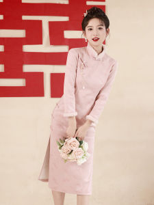 Pink Velvet Thickened Fitted Qipao Wedding Dress for Women Vintage Style Long Sleeve Mid-Length Gown Ideal for Winter Seasons