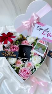 Kado Ulang Tahun Kado Valentine Kado Anniversary Hadiah Ulang Tahun Hadiah Anniversary Box Love Bunga Box Isi Kalung