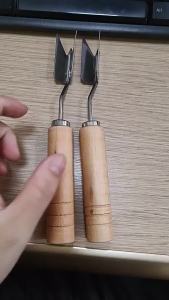 1PCS Non-slip Handle Pineapple Shovel Stainless Steel Pineapple Knife Portable Fruit Peeler V-Shaped Manual Food Processor〔CC11〕