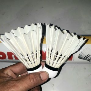 Hai quả cầu lông hiệu Song Yến loại đẹp chất lượng tốt