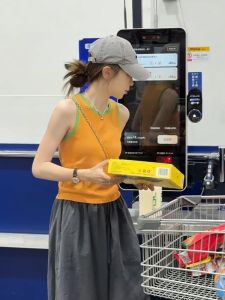 CHOEFULYN | Round Neck Color-block Knit Tank Top Outerwear Inner Wear